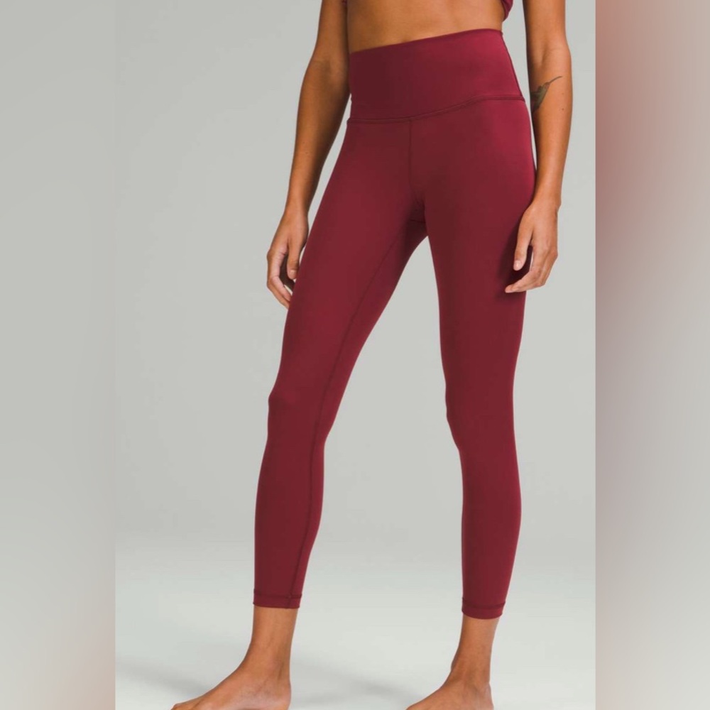 Lululemon Wunder Under High-Rise Tight 25" *Luxtreme
Mulled Wine size 16 EUC